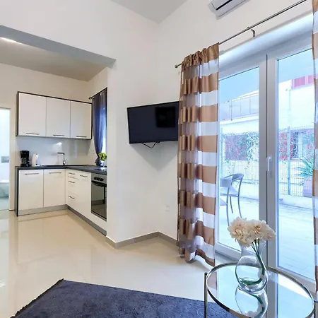 Amra 1 By Interhome Apartman *